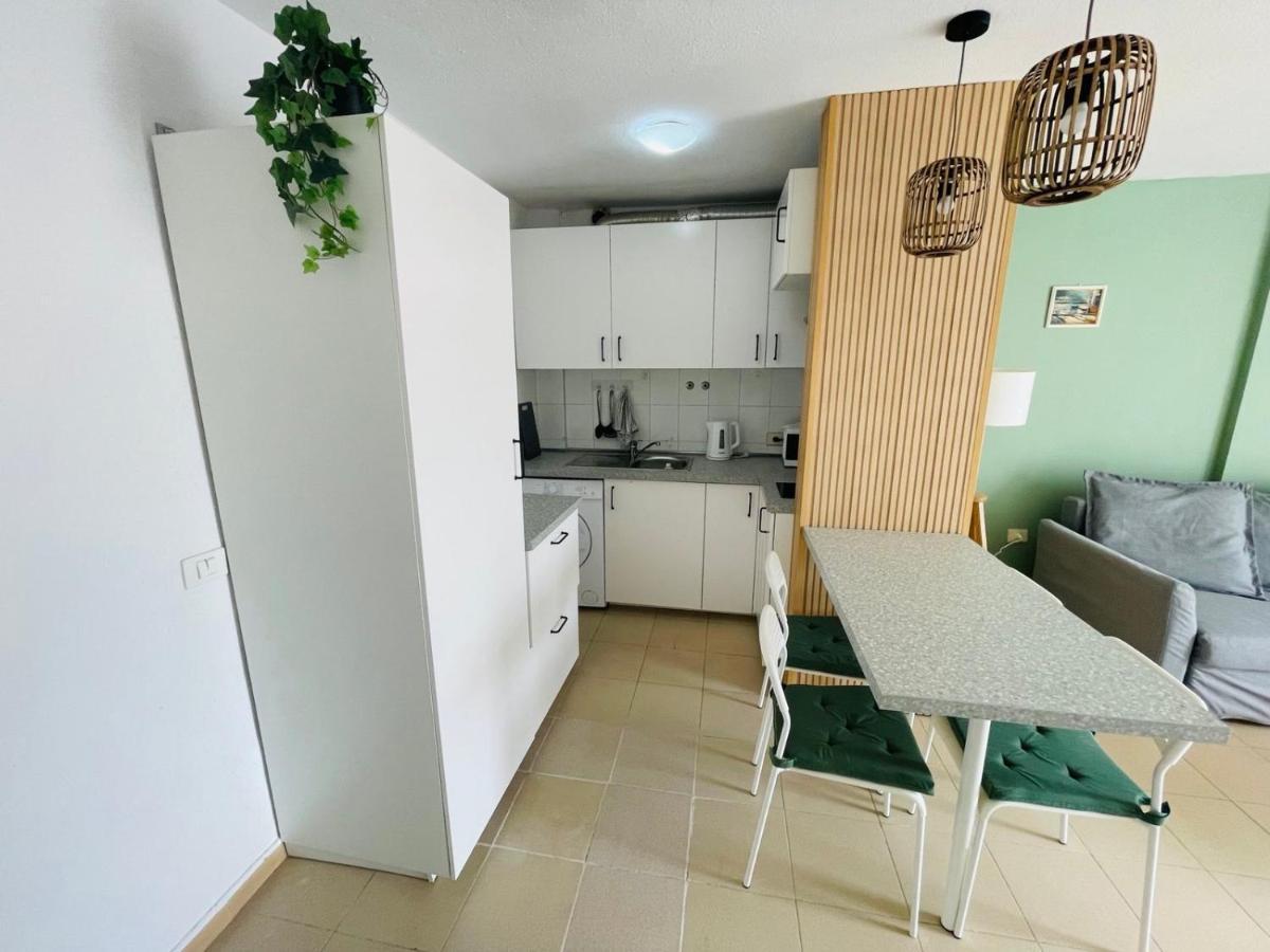 Alondras Park Mialsoma Apartment Arona  Exterior photo