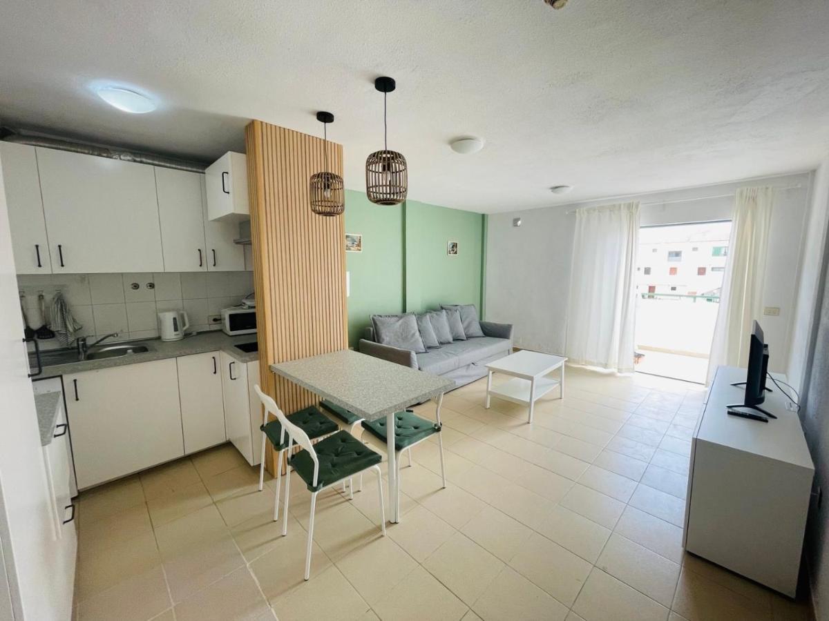 Alondras Park Mialsoma Apartment Arona  Exterior photo